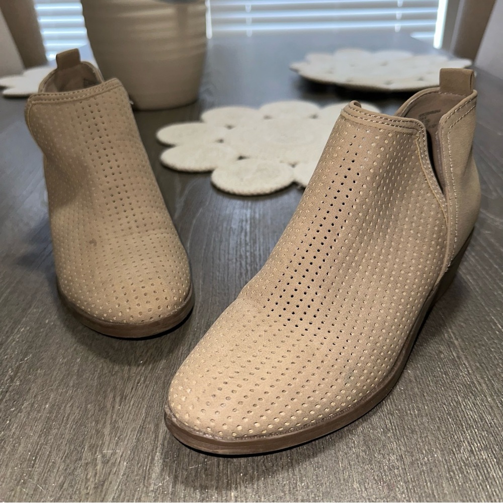 Women's Brown Ankle Boots Size 8W.  See Pictures/Time and Tru pre-owned